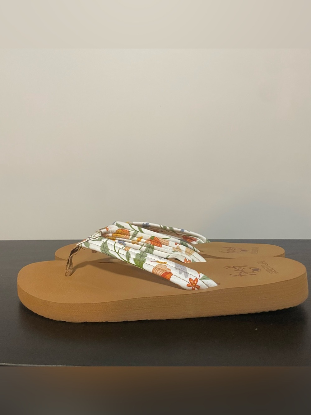Womens Tan Flip-Flop Sandals with Floral Fabric Straps | Womens 10